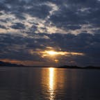 雲の隙間から見える夕日🌇