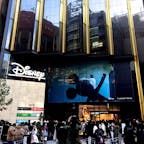 Shinjuku / Tokyo
Disney FLAGSHIP TOKYO

2021年12月5日、日本最大のディズニーストア「ディズニーフラッグシップ東京」が新宿大通りにオープン！
地下1階から2階の3フロアに、グランドオープン限定グッズをはじめ、東京ディズニーリゾートや海外のディズニーパーク＆リゾートで販売されているアイテムも取り揃えられています。また、入り口の大型LEDビジョン「ウェルカムビジョン」では、ディズニー、ピクサー、スター・ウォーズ、マーベルなどの映像が流れていて大通りには人がいっぱいです！来店にはアプリから予約が必須です。
#shopdisneyjp #shinjuku #tokyo