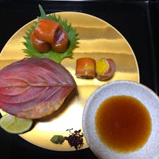 山梨県笛吹市にある旅館「湯めぐり宿 笛吹川」の懐石料理の一つです。お造りなんですが、富士の介菊花巻き 吸い富士の介という料理の名前通り、魚臭くなく、爽やかでした。