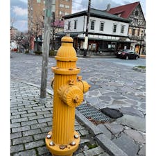 函館元町
黄色い消火栓が目立ってました。