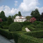 ブレンタ川沿いヴァルマラーナ荘庭園から見たヴィドマン荘
このあたりはクルーズ船でまとめて行くのもいいがバスで一つ一つ丁寧に回るのもいい