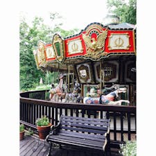 萌木の村。
レトロなメリーゴーランド。この村には、レストランやカフェ、お洒落なショップが立ち並んでます。