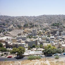 アンマン（ヨルダン）2016.8.11
過去picです。日本人があまり訪れないであろうヨルダン…と思ったら、意外にも当時は日本人の一人旅に出くわしました。
治安は思ったよりも悪くなく（それでも注意は必要です！）良い意味で裏切られました。街中で『welcome to Jordan』と声を掛けられたり、手を振られたり、皆さんフレンドリーでした。
※治安情報は外務省海外安全ホームページで確認してくださいね。
#nofilter