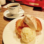 焼き立てアップルパイにバニラアイスは間違いない組み合わせ😋
#ヴァンサンヌ ドゥ