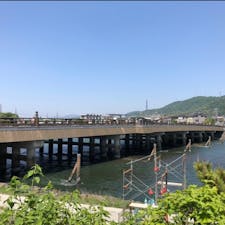 宇治橋
宇治橋（うじばし）は、646年（大化2年）に初めて架けられたという伝承のある、京都府宇治市の宇治川に架かる橋である。


#サント船長の写真　#全国橋巡り