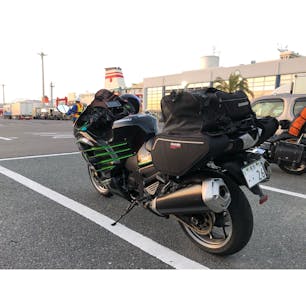 阪九フェリー神戸港ターミナル
接岸するは、１８３０発新門司行き
せっつ

実は山梨学院大学附属高校野球部の子達と一緒でした😄
皆、礼儀正しい子達でした。
箱根駅伝🎽山梨学院大学応援せねば
🥳🥳🥳🥳🥳