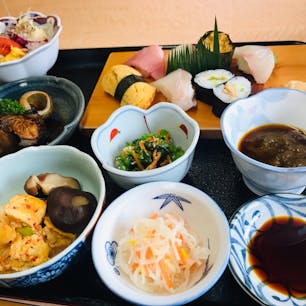 山口　寿司はしもと
ランチで利用。柚子の入った茶碗蒸し等が美味しかった。