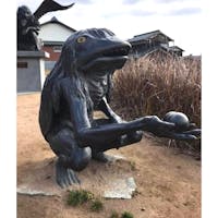 河童の河太郎と河次郎

これは、柳田國男が人生を回顧して書いた著書『故郷七十年』に登場する、河童のガタロ（河太郎）をモチーフにしたもので、1匹は池のほとりにいます、
それが此の河童で、河次郎です♪

辻川山公園  兵庫県神崎郡福崎町

#サント船長の写真