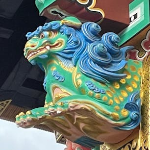 西本願寺　唐門

口の閉じたのは獅子で無く狛犬ですが、素人の俺等には判らないですね、
判る方のコメントが待たれます♪

#サント船長の写真  #門巡り　#解体修復前