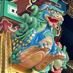 西本願寺　唐門
コレは右手の狛犬ですが、本来なら此の部分は口の開いたのは獅子ですが、専門家の話が聞きたいですね。
しかし美しいですね、日光の陽明門見たいな彫り物ですね。

#サント船長の写真  #門巡り　#解体修復前