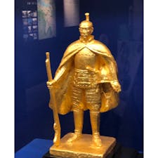 黄金の信長公の像