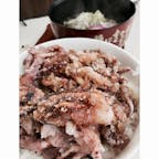 ゲソ丼: 花ちゃん、イカゲソ丼の専門店なのかな？旭川市(北海道)
お昼時に行きましたが常に満席で、みんなゲソ丼を注文してました。
美味しくて、安くて、腹持ちがいいＢ級グルメでした。