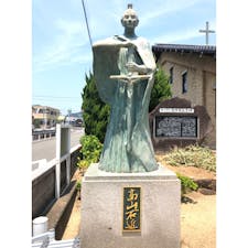 カトリック小豆島教会の高山右近像
此の高山右近像は元は大阪府大阪市中央区玉造にあるカトリック玉造教会に有った物をカトリック小豆島教会に寄贈されました。

#サント船長の写真　#小豆島　#高山右近像　#銅像