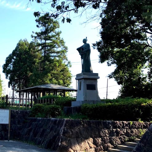 高山右近像（高槻城跡）