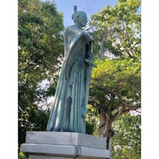 高山右近像　高槻城跡　
確か高槻城跡の高山右近像が最初に建造されたと思います、
二番目がフィリピンはマニラのパコ駅前の公園に置かれて居ます。
高槻市とマニラは高山右近繋がりで姉妹都市です。

#サント船長の写真 #高山右近像　#銅像