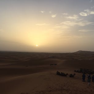 サハラ砂漠の日の出です