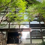 龍安寺  ①

室町幕府の有力者であった細川勝元が1450年に創建した禅寺。今では枯山水の石庭で世界的に知られていますが、ここまで有名になったのは1975年にエリザベス2世が龍安寺を公式訪問した際に石庭を称賛したのがきっかけ。当時の禅ブームの後押しもあって世界的にブレイクしました。

#サント船長の写真  #世界遺産　　#京都   #全国神社仏閣巡り #龍安寺①