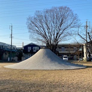 赤城公園
このヒビが良い味出してます！
#202202 #s愛知 #s富士山すべり台