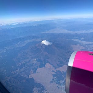 快晴の空の上からの富士山



#富士山　#快晴　#ピーチ
