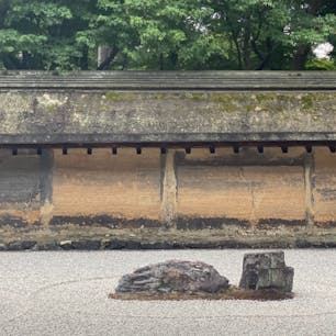 龍安寺 ⑤

龍安寺は今更説明入らないのでしませんので、少し説明はして居ます「龍安寺①」でして居ます🤗


#サント船長の写真  #龍安寺① #京都   #日本の寺院仏閣