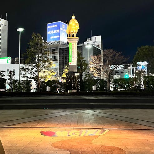 黄金の織田信長公像