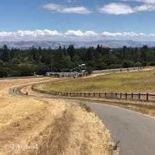 📍 アメリカ Stanford dish trail
スタンフォード近くのトレイル！空とのコントラストがキレイ！
