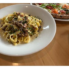 2022年4月17日(日)
芦ノ湖テラスにあるLa Terrazza芦ノ湖✨
約30種類のピッツァやパスタなどが楽しめ、
芦ノ湖を眺めながらランチできるロケーションでした🍕

#いろいろキノコと燻製ベーコンのフェットチーネ 
#ポモロントマトのピッツァ #イタリアンレストラン
#ラテラッツァ芦ノ湖 #芦ノ湖テラス #窯焼きピッツァ
#神奈川 #グルメ