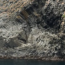 佐賀県
唐津市
七ツ釜
驚きの景観が広がります。