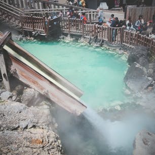 草津温泉♨️の湯畑。エメラルドグリーンの美しい湯、硫黄のsmellがプンプン🥚

2022年4月30日　可愛や🍎