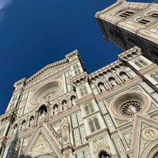 イタリア🇮🇹
フィレンツェ、ドゥーモ
両親が結婚して初めて喧嘩した場所らしい。外観の装飾は絢爛としててどこから写真撮っていいのか迷った。