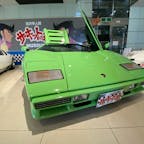 数十年前に、スーパーカーブームを引き起こした漫画「サーキットの狼」ミュージアムです。茨城県の神栖市にあります。
ランボルギーニ、フェラーリ、ロータス、ポルシェなど、展示してある車は全てナンバー付きの現役。
