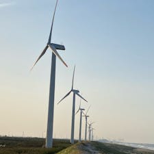 風車が回転する時に風を切る音が聞こえて、怖いくらいでした。一体何基の風車が並んでいるのか数えられない。