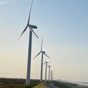 風車が回転する時に風を切る音が聞こえて、怖いくらいでした。一体何基の風車が並んでいるのか数えられない。