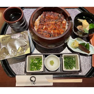 2022年5月6日(金)
鰻はもちろん、お米、タレ、お漬物と全てにおいてこだわり追求したまるやの「まるひつまぶし」
たまり醤油をベースとしたタレと
パリッと香ばしい鰻は絶品でした😋

#まるひつまぶし #まるや本店 #名駅店 #名古屋 #愛知
#ご当地グルメ #名古屋めし #鰻 #肝吸い