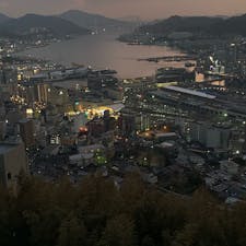 数年前、祖父母たちと長崎に行った時の、ホテルからの写真です📷
真っ暗で街の光が輝いているのよりもこっちの方が好き。