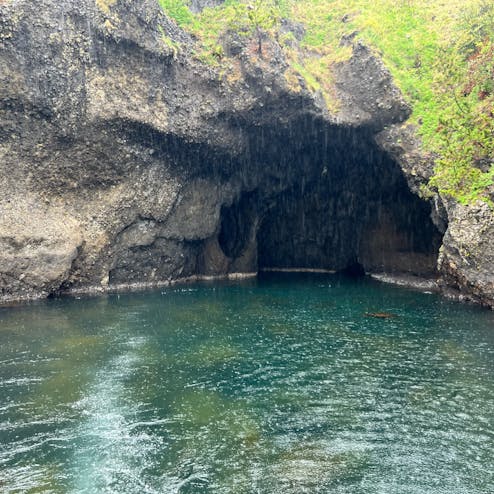 琴浦洞窟（青の洞窟）