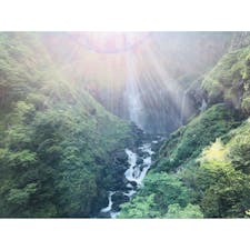 今日は日光へドライブ。
神々しさ溢れる『華厳の滝』が撮れました。