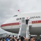 千歳基地 航空祭  2018
政府専用機 2機がお目見え
B-747
このタラップ から安倍さんや天皇が
手を振って降りてくるのですね。