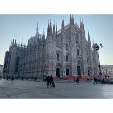 ミラノ🇮🇹
このドゥオモを見た瞬間、感動😭
自分の目でしっかり見ることができて、一つ夢が叶いました✨