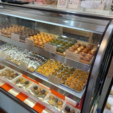 2022/06/18 maison de lulu@神奈川県
カヌレが12:00,15:00しかやってなく、事前に取り置きしてもらって取りに行くのがベスト！！焼き立てよりも時間がある程度経った方がカヌレは美味しいらしいので、すぐ食べるつもりが、後で食べることに！
他にもシュークリームやフィナンシェ、ガレットなど、美味しかったです✌︎