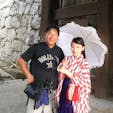 松山城
城門の前でボランティアの方々の皆さんによる写真を写しましようですがです、赤シャツの方とマドンナの女性が2名居られました、俺等は赤シャツ先生の方と写したかつたのですが・・・

#サント船長の写真　#現存する木造の天守閣　#お城巡り　#城跡