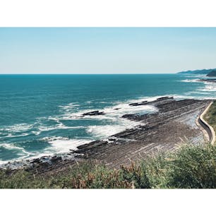 #鬼の洗濯板

こんな感じのギザギザした海岸線が宮崎にはあちこちにあります😊

#宮崎県 #宮崎