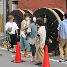 京都祇園祭り鉾町　菊水鉾

コンコンチキチン、コンチキチン。祇園囃子とともに、7月の京都は祇園祭一色。祇園祭は千年以上の歴史を持ち、7月1日（吉符入）から31日（疫神社夏越祭）まで、1か月にわたって多彩な祭事が行われる八坂神社の祭礼です。なかでも17日（前祭）と24日(後祭)の山鉾巡行、そしてそれぞれの宵山には大勢の人々が訪れ、京のまちは祭りの熱気に包まれます。

#サント船長の写真　#祇園祭り