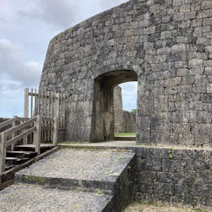 浦添ようどれ
浦添グスクそばにある英祖王のお墓　13世紀なので尚氏よりも古いです
大戦中の激戦地だったそうですが、きれいに修復されています