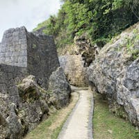 浦添ようどれ
元々はここもお墓に向かう道なので屋根で覆われていたそうですが、大戦で破壊されました