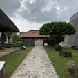 沖縄県立博物館　入り口横にある伝統住居