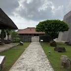 沖縄県立博物館　入り口横にある伝統住居