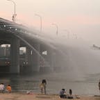 3年前　韓国　漢江にて
夕涼みをしている人々で賑わっていました