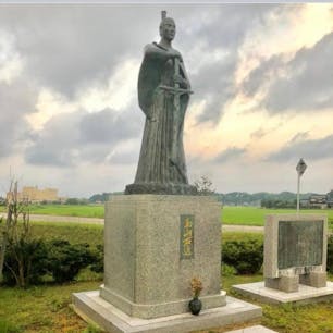 高山右近像　　② 高山右近記念公園
石川県志賀町
石川県羽咋郡志賀町にある記念公園。
代表的なキリシタン大名といえばほとんどの方が高山右近を挙げると思いますが、人徳の人として知られ、領内の住民だけでなく蒲生氏郷・黒田孝高・小西行長などの名将までも影響を受けてキリシタンとなっています。

#サント船長の写真     #高山右近像