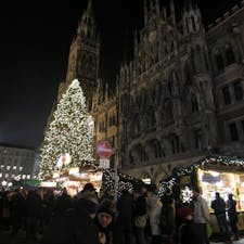 ドイツ クリスマスマーケット
1番規模が大きいクリスマスマーケットでした。人もたくさん！！